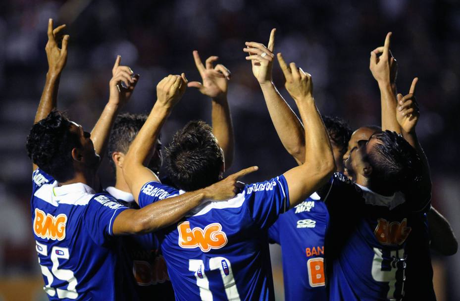 L&#39;esultanza dei giocatori del Cruzeiro: i ringraziamenti sono diretti verso l&#39;Alto. Action Images